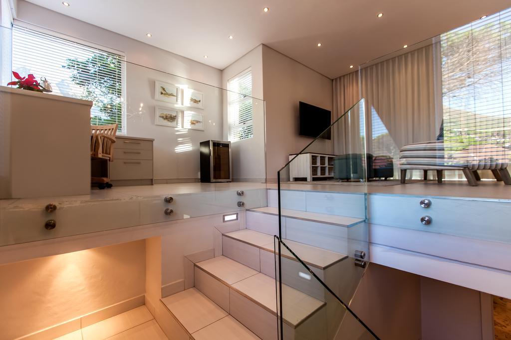 Villa On 1st Crescent *