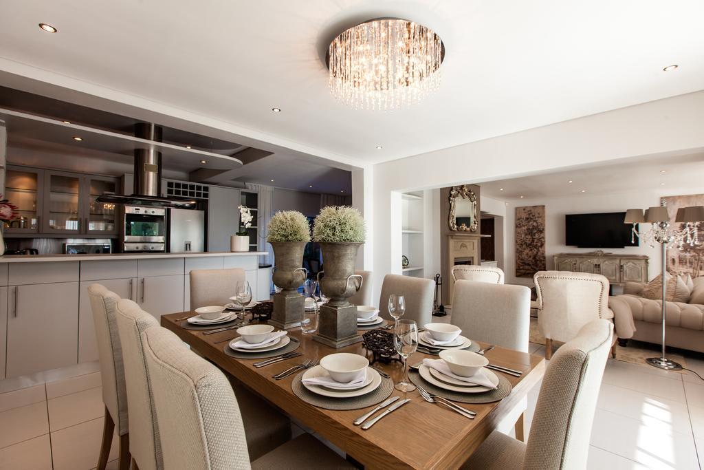 Villa On 1st Crescent *